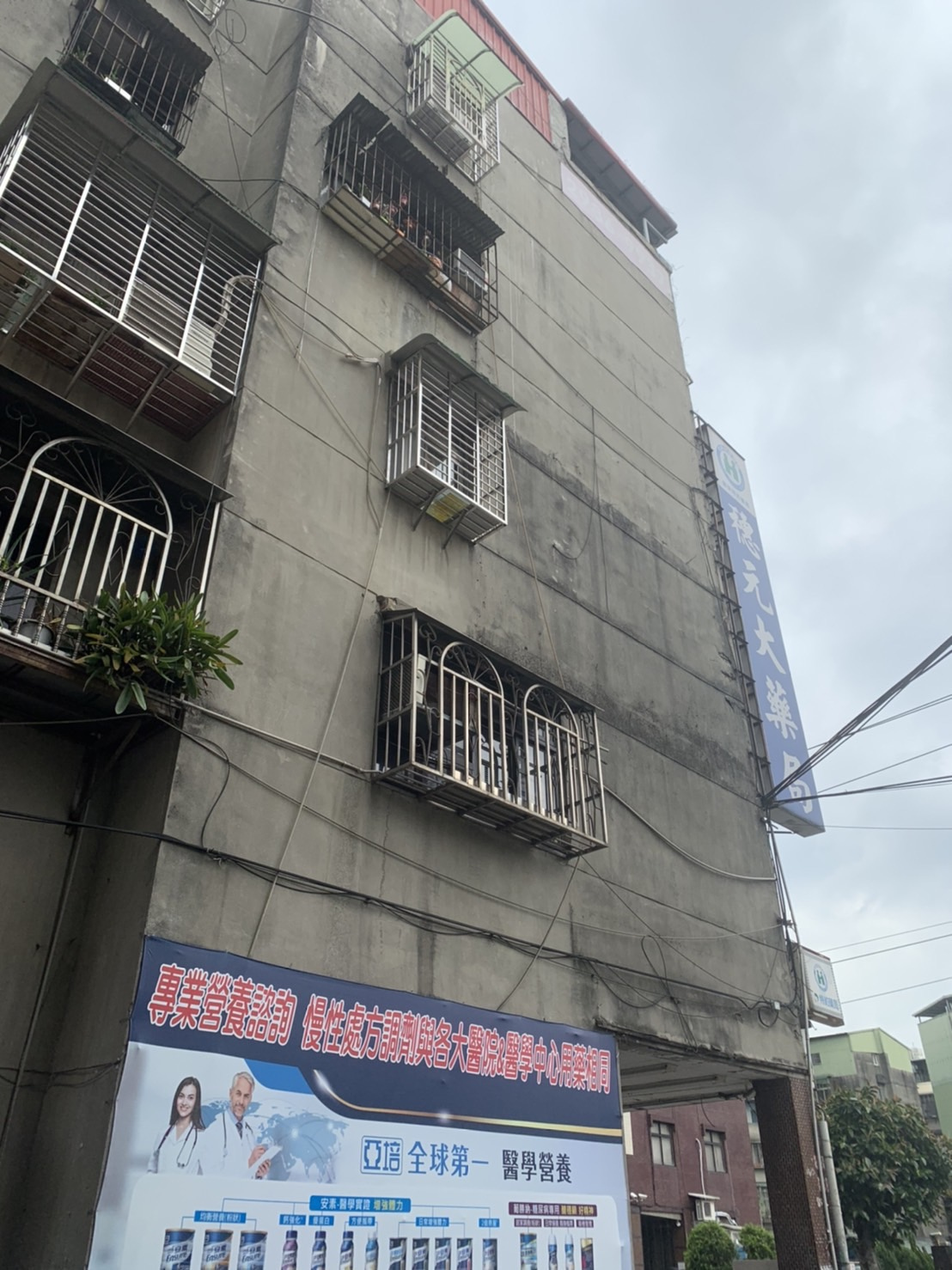 力行路一段全聯附近廣告牆-2-